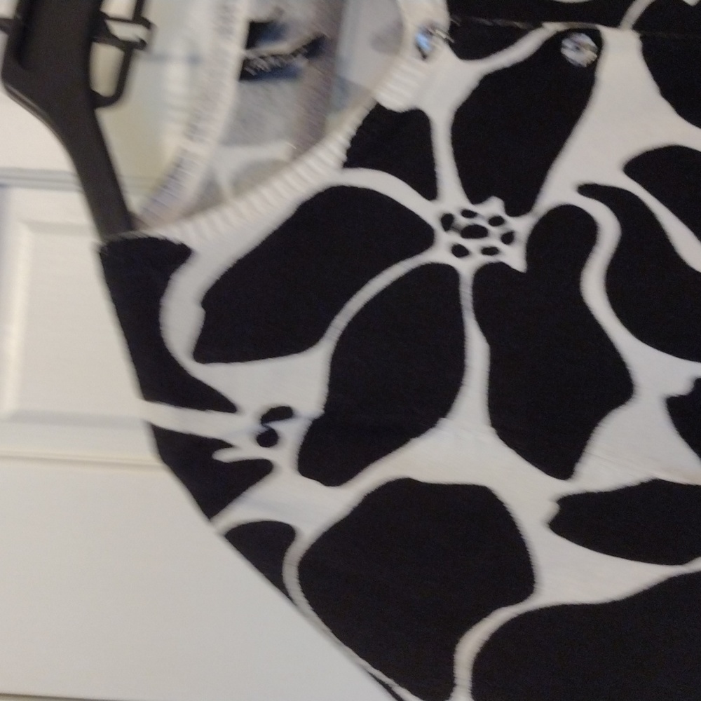 Relativity sweater. - Picture 5 of 13